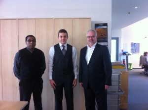 Praktikant K. Hamed mit Geschäftsführer G. Nikles und SAP HCM Teamleiter G. Ostermann